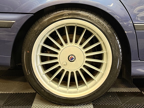 Alpina B10 6 of 30