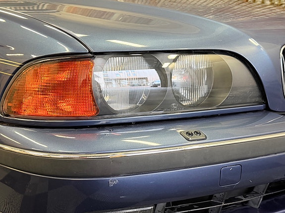 Alpina B10 12 of 30