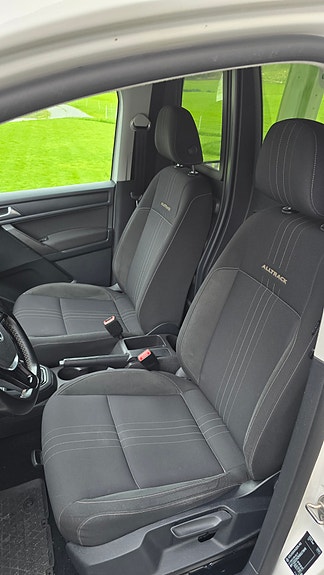 Volkswagen Caddy Alltrack 10 of 15