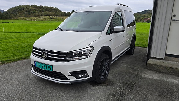 Volkswagen Caddy Alltrack 2 of 15