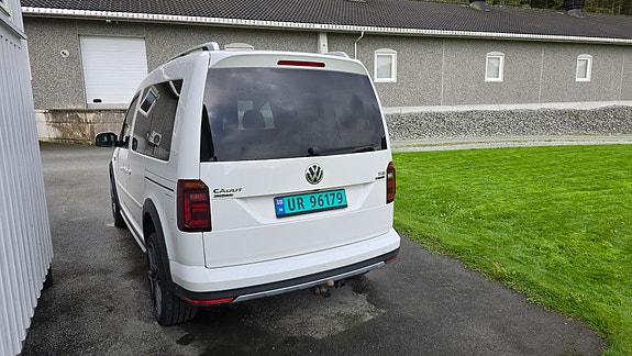 Volkswagen Caddy Alltrack 5 of 15