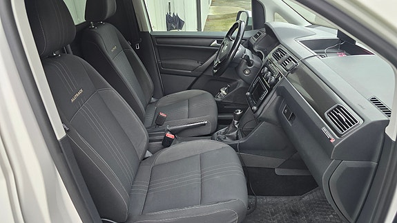 Volkswagen Caddy Alltrack 6 of 15