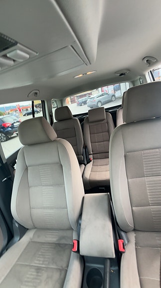 Volkswagen Touran 7 of 14