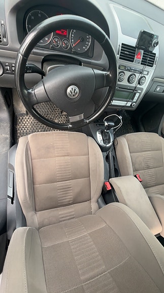 Volkswagen Touran 6 of 14