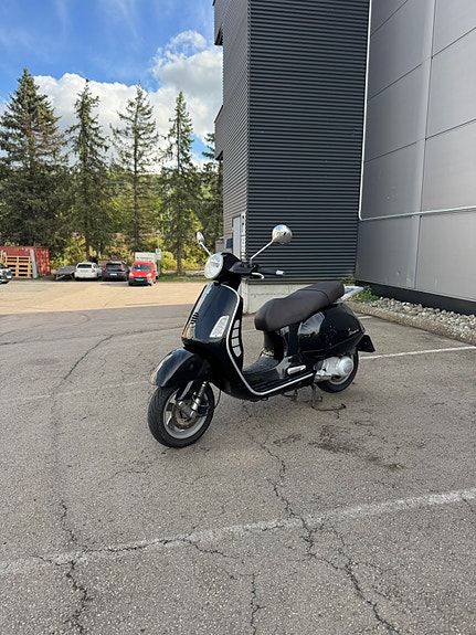 Vespa Granturismo 125 2 of 18