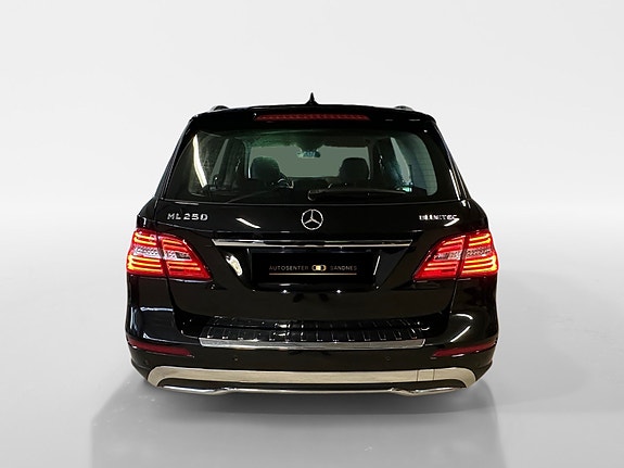Mercedes-Benz ML250 6 of 30