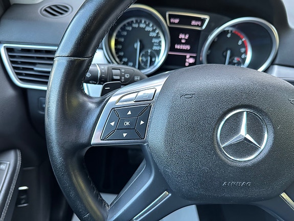 Mercedes-Benz ML250 10 of 30