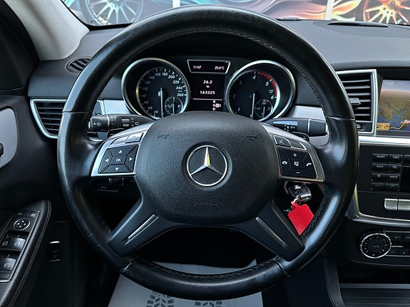 Mercedes-Benz ML250 11 of 30