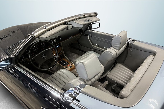 Mercedes-Benz 380 SL 16 of 26