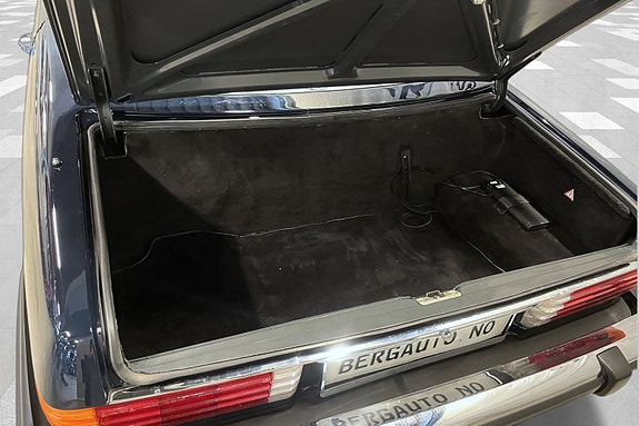 Mercedes-Benz 380 SL 23 of 26