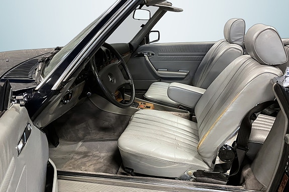 Mercedes-Benz 380 SL 17 of 26
