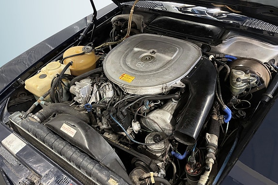 Mercedes-Benz 380 SL 24 of 26