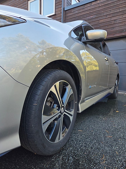 Nissan Leaf 3 of 24