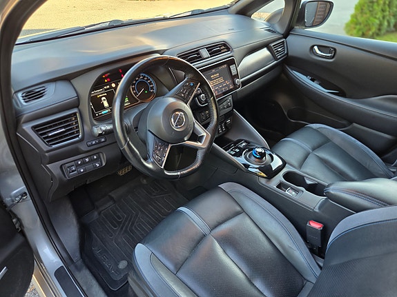 Nissan Leaf 22 of 24