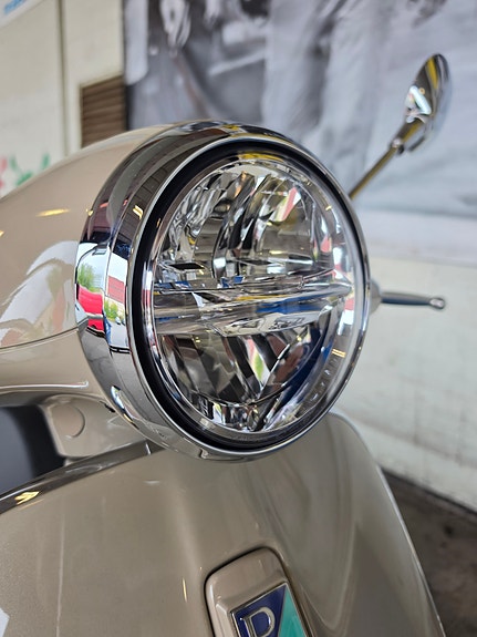 Vespa Primavera 125ie 10 of 12