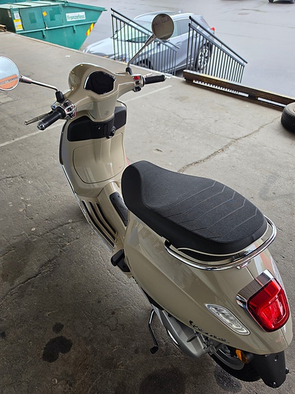 Vespa Primavera 125ie 5 of 12