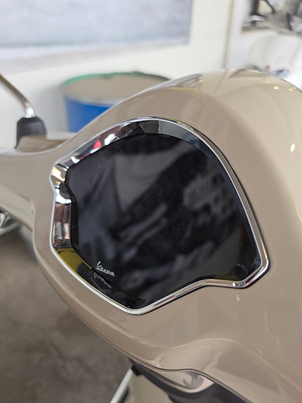 Vespa Primavera 125ie 7 of 12