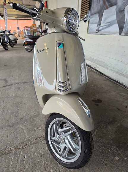Vespa Primavera 125ie 11 of 12