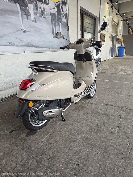 Vespa Primavera 125ie 3 of 12
