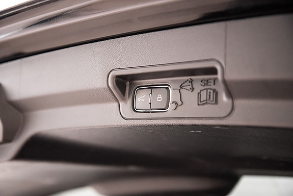 Ford Explorer 10 of 27