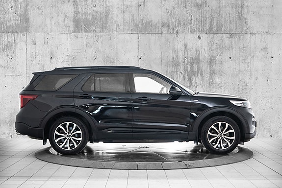 Ford Explorer 6 of 27