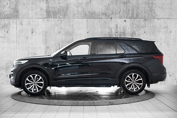 Ford Explorer 2 of 27