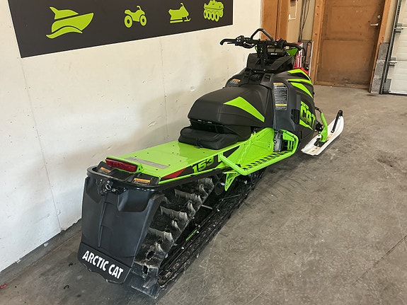 Arctic-cat M8000 153 3 of 8