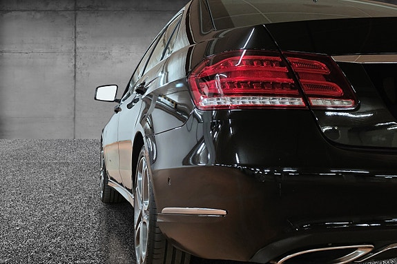 Mercedes-Benz E250 8 of 30