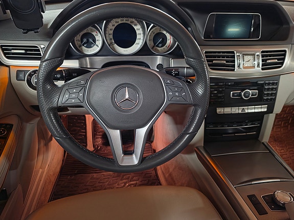Mercedes-Benz E250 15 of 30