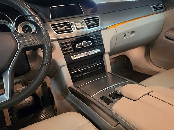 Mercedes-Benz E250 24 of 30