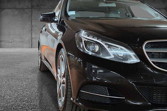 Mercedes-Benz E250 2 of 30