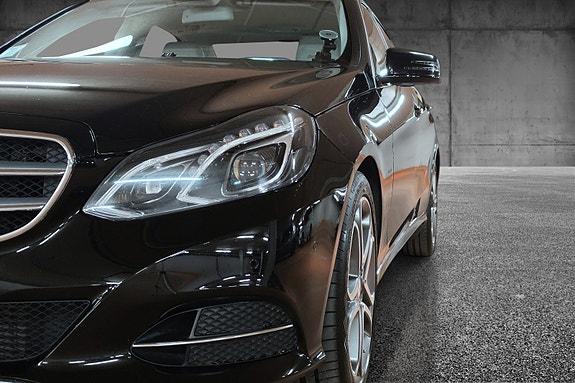 Mercedes-Benz E250 4 of 30