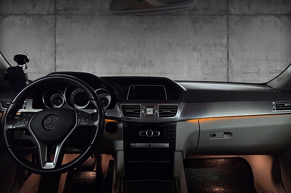 Mercedes-Benz E250 14 of 30