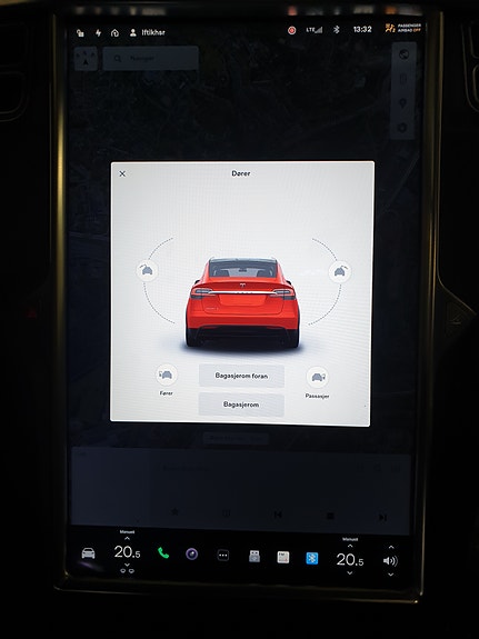 Tesla Model X 28 of 30