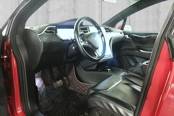 Tesla Model X 12 of 30