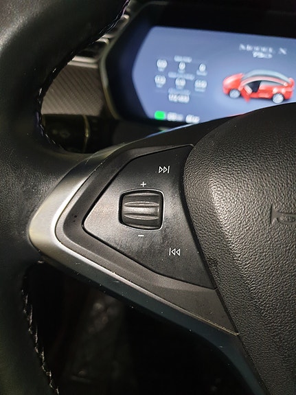 Tesla Model X 24 of 30