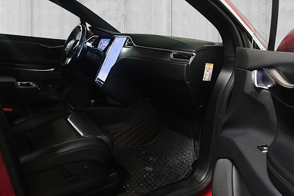 Tesla Model X 14 of 30