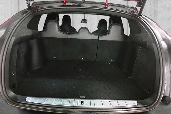 Tesla Model X 18 of 30