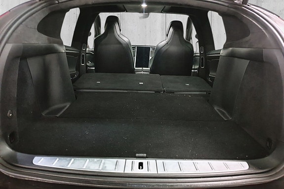 Tesla Model X 17 of 30