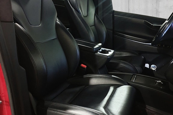 Tesla Model X 15 of 30