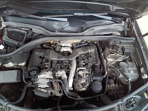 Mercedes-Benz ML320 23 of 23