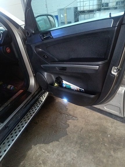 Mercedes-Benz ML320 10 of 23