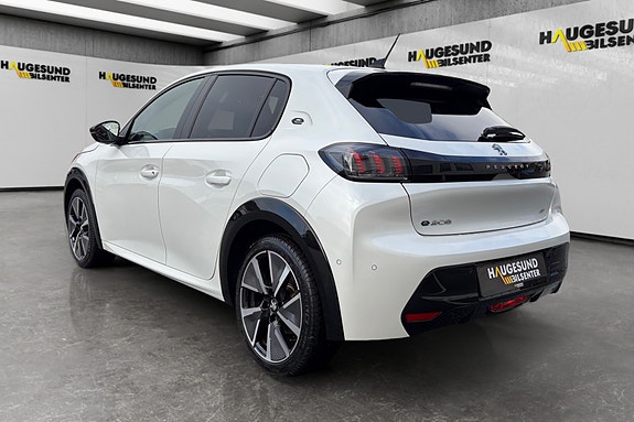 Peugeot e-208 3 of 18