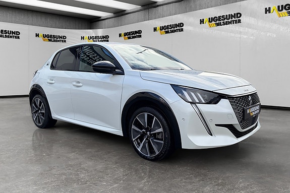 Peugeot e-208 2 of 18