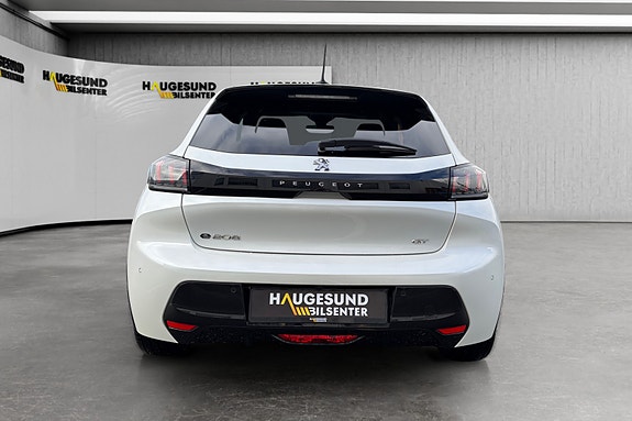 Peugeot e-208 8 of 18