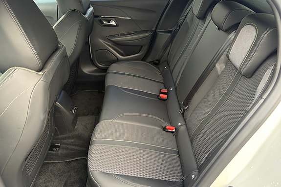 Peugeot e-208 16 of 18