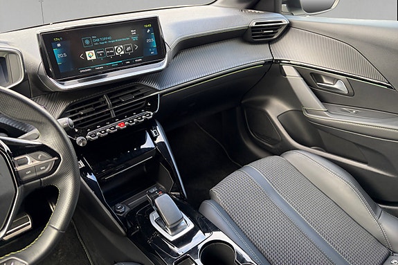 Peugeot e-208 15 of 18