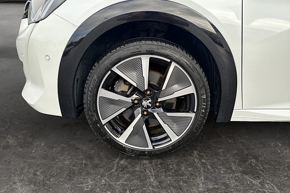 Peugeot e-208 9 of 18