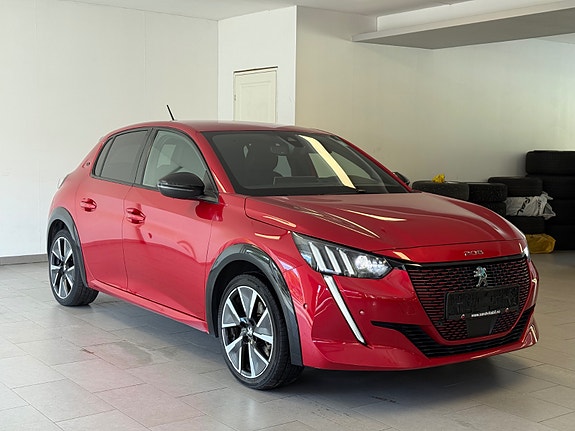 Peugeot e-208 2 of 30