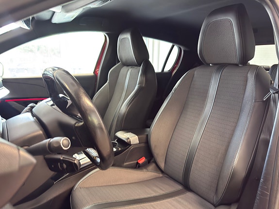 Peugeot e-208 14 of 30